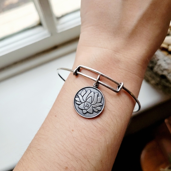 Alex & Ani 2013 Lotus Flower Om Bracelet - Picture 1 of 8